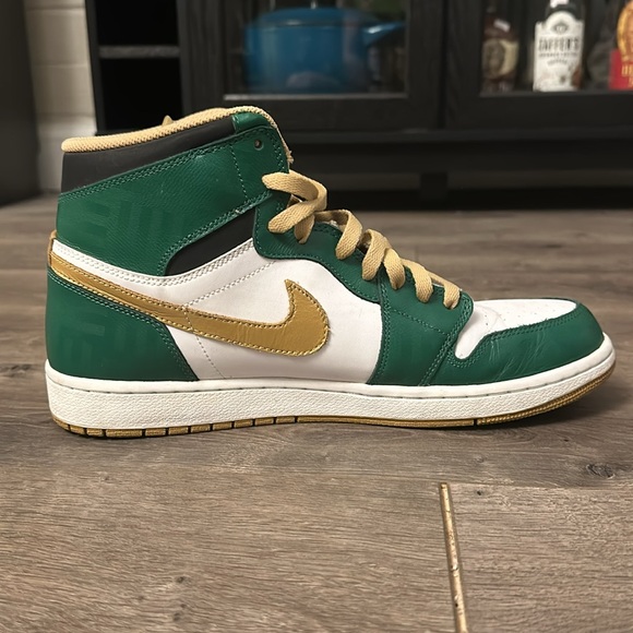 Air Jordan 1 Celtics - Picture 5 of 7